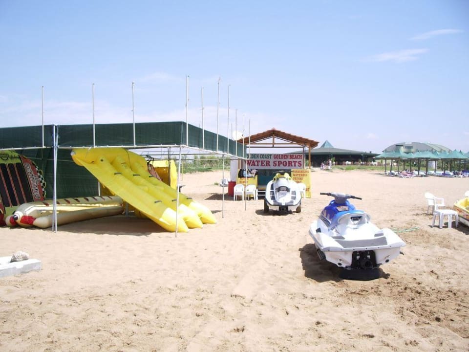 Hotelstrand mit Freizeitangebot. VONRESORT Golden Coast