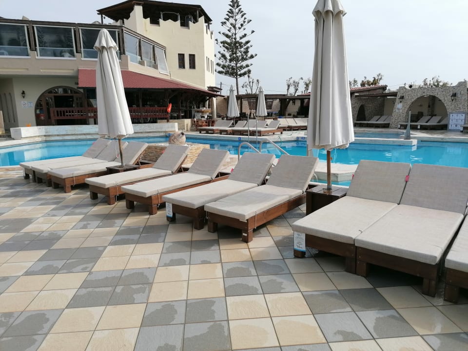 Pool Gaia Garden Hotel