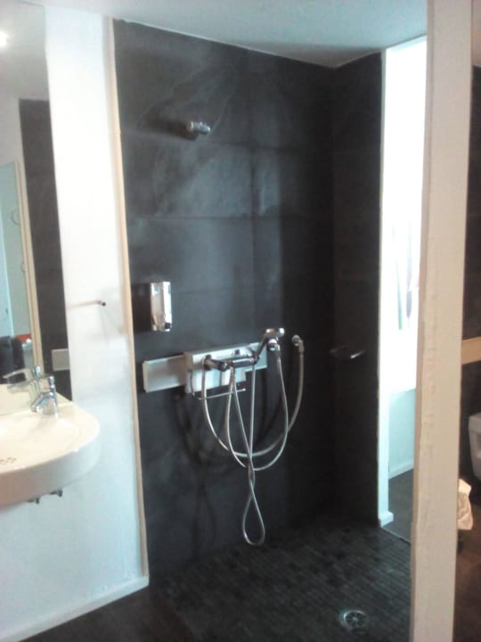 Dusche ohne Schutz Iberostar Waves Bahia de Palma