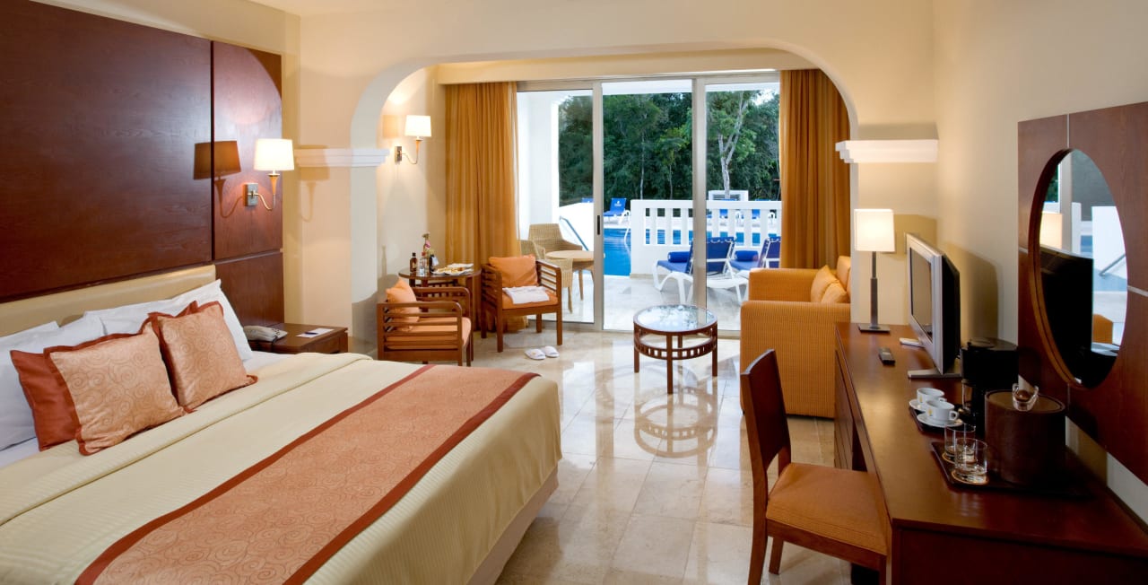 Junior Suite Deluxe SwimOut  Grand Riviera Princess All Suites & Spa Resort