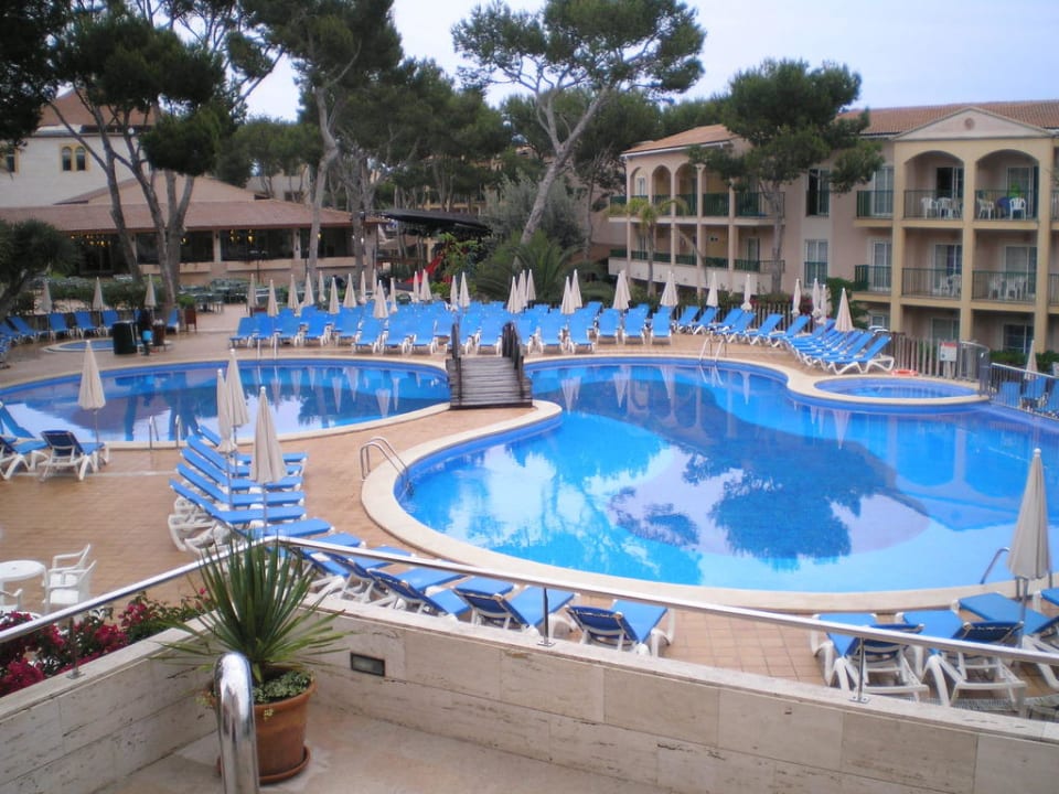 Die Poolanlage Zafiro Cala Mesquida