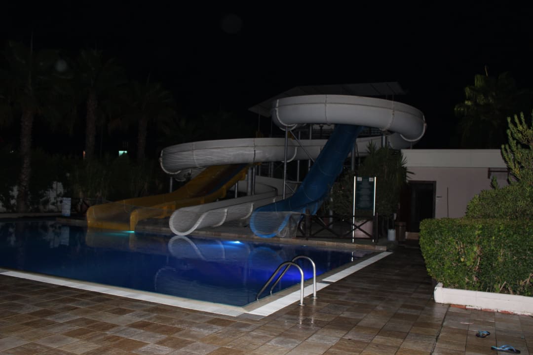 Rutschen bei Nacht Hane Family Resort