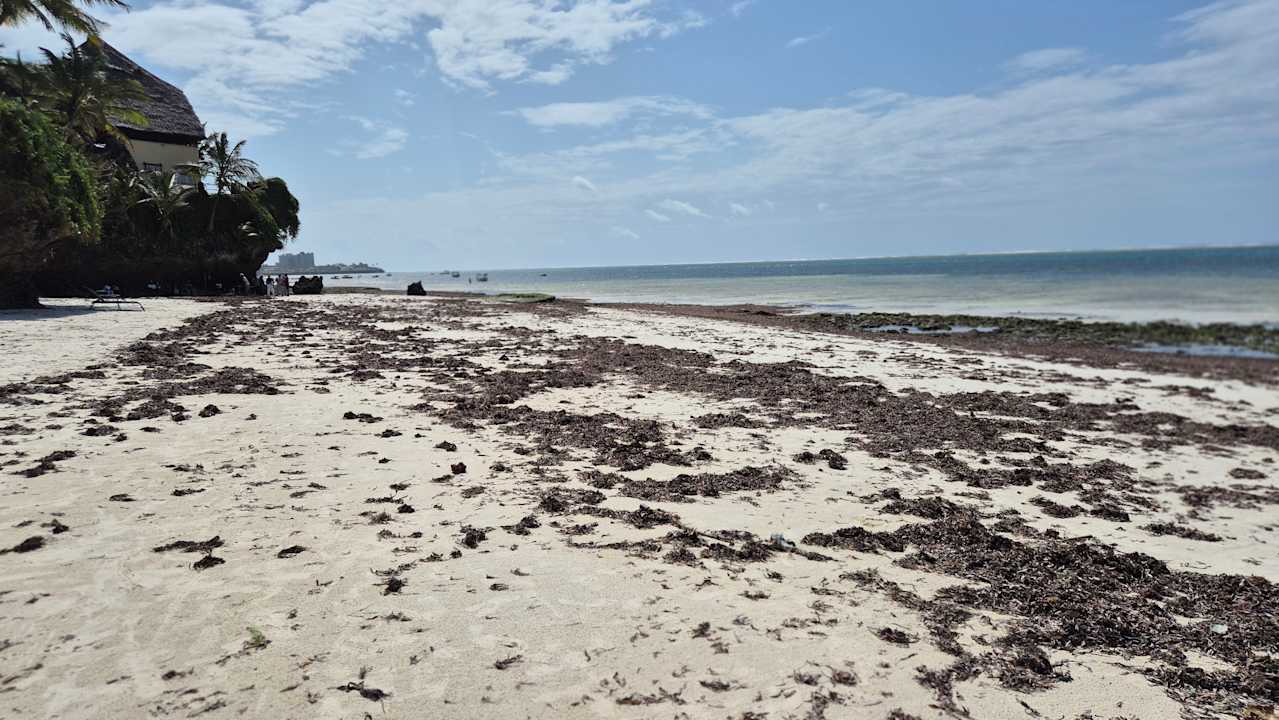 Strand Bahari Beach Hotel