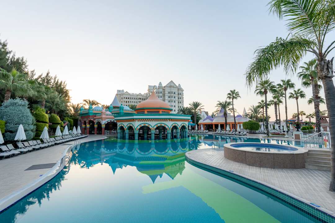 Pool Kamelya Aishen Club