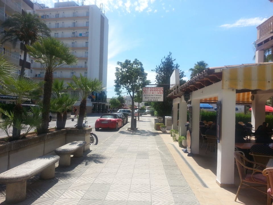 Straße vor dem Hotel Bahía de Alcúdia Hotel & Spa