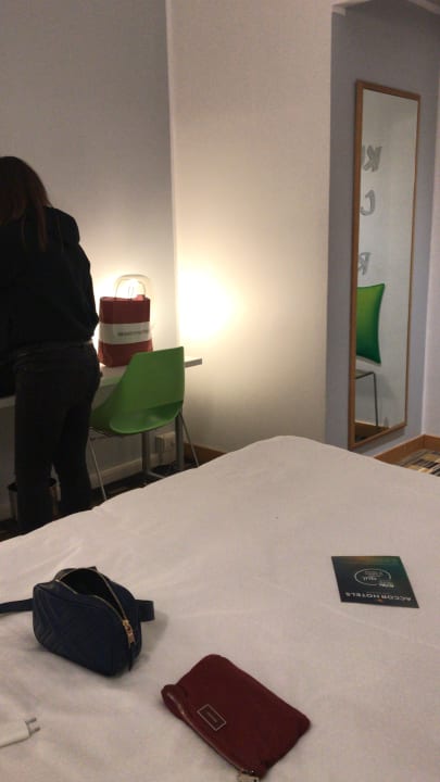 Zimmer Ibis Styles Napoli Garibaldi