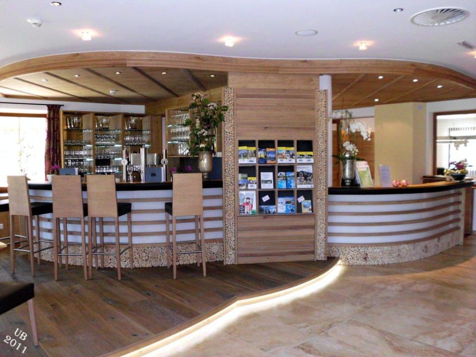 Lobby mit Bar im Neubau Hotel Klockerhof