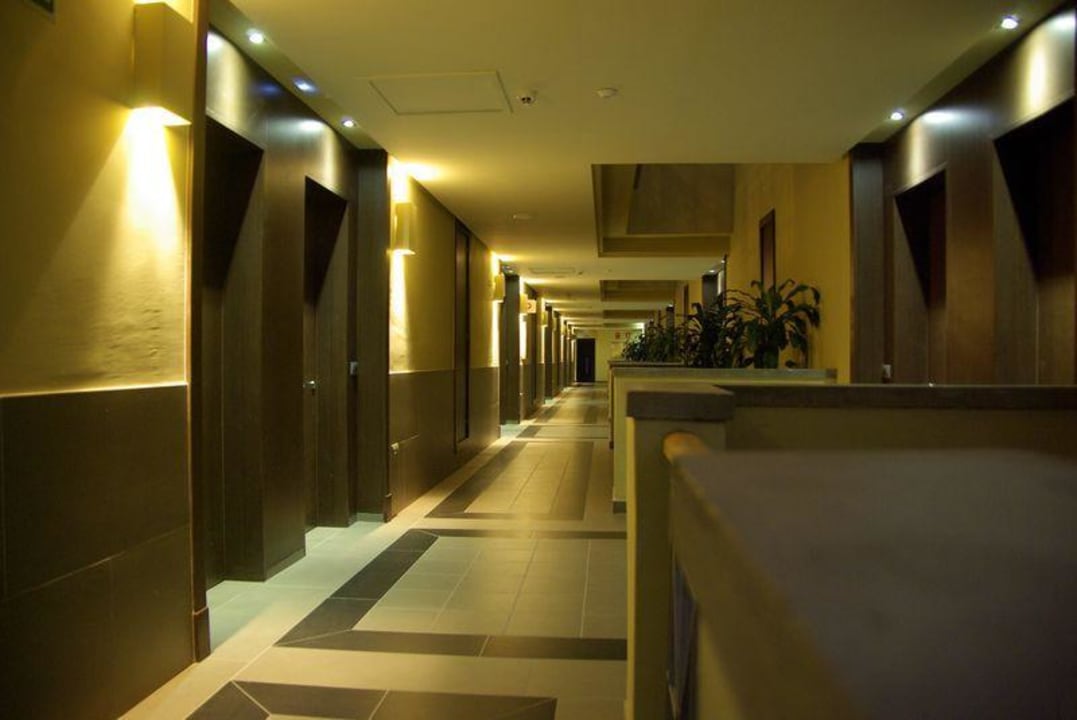 Flur zum Zimmer Hotel Playa Calera
