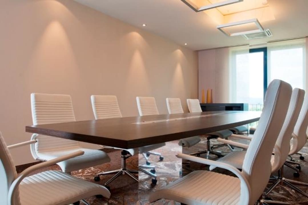 Oval Office Hotel Atrium Mainz