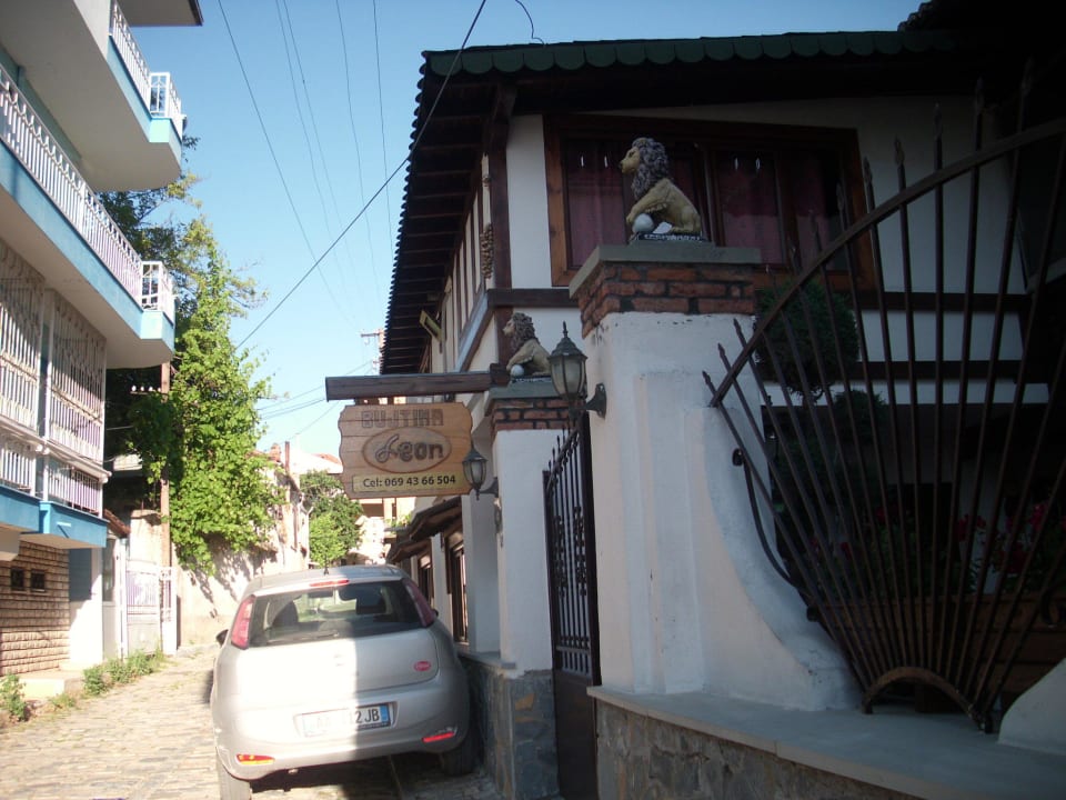 Enge Straße Guesthouse Bujtina Leon