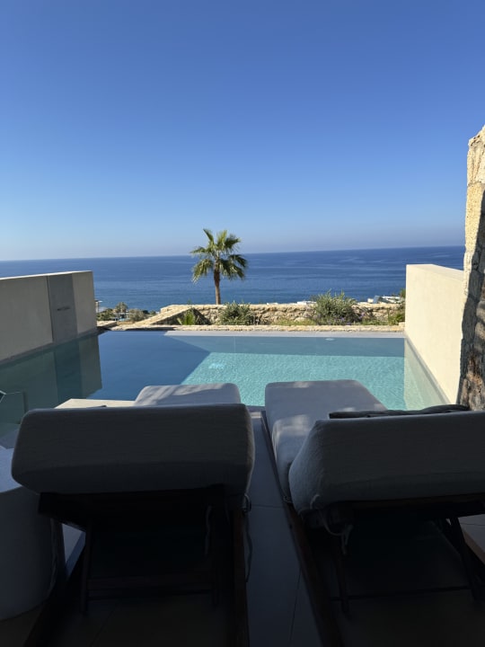 Pool The Royal Senses Resort, Curio Collection by Hilton