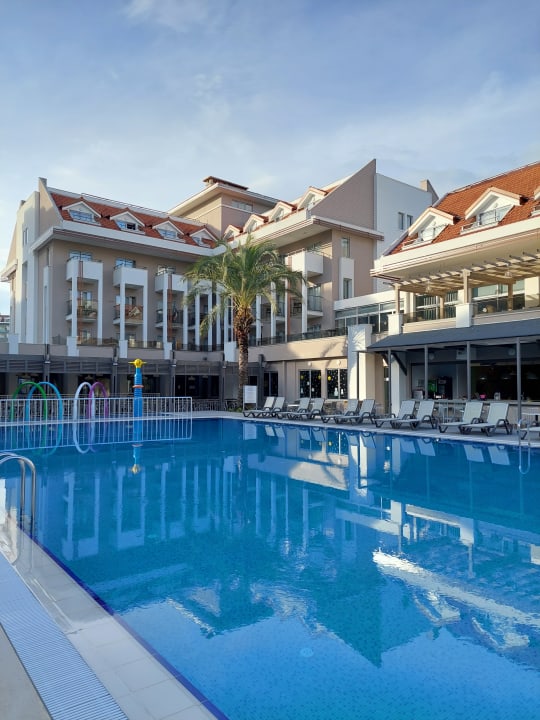 Pool Side Story Resort & Spa