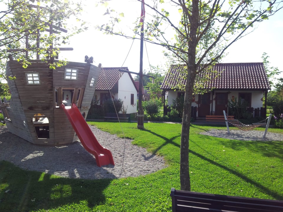Spielplatz im Innenhof LEGOLAND Feriendorf