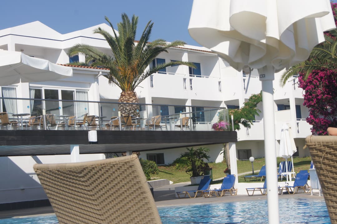 Taras przy basenie AluaSoul Zakynthos - Adults only