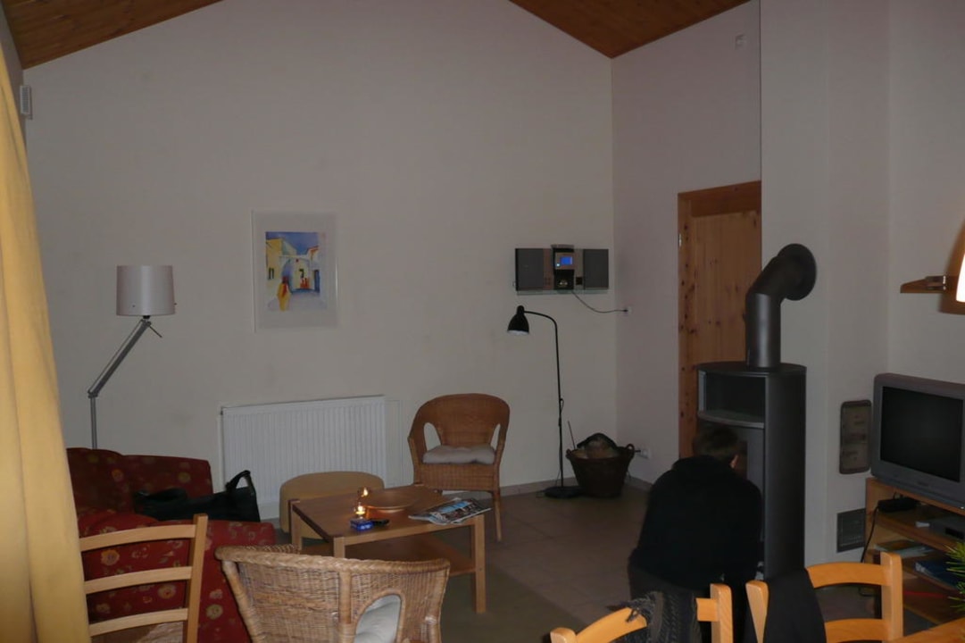 Wohnzimmer mit Kamin Stranddorf Augustenhof