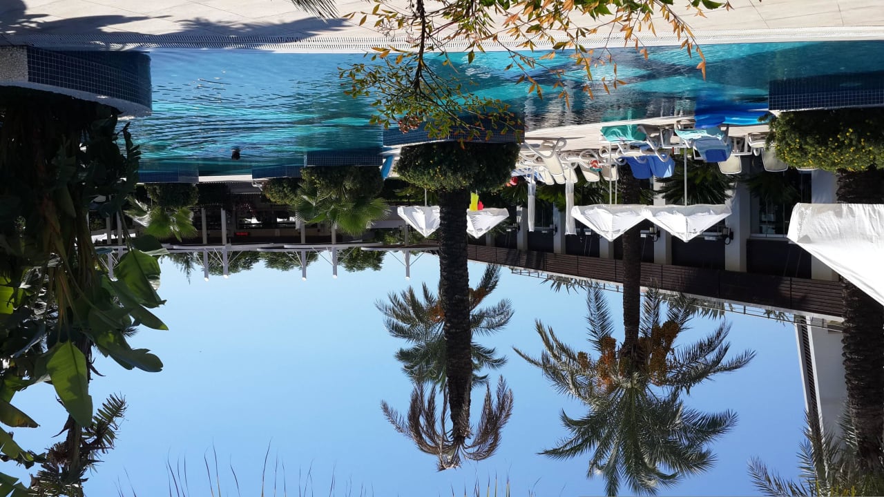 Blick auf die Poolanlage vom Steg zum Strand Sunis Evren Beach Resort Hotel & Spa