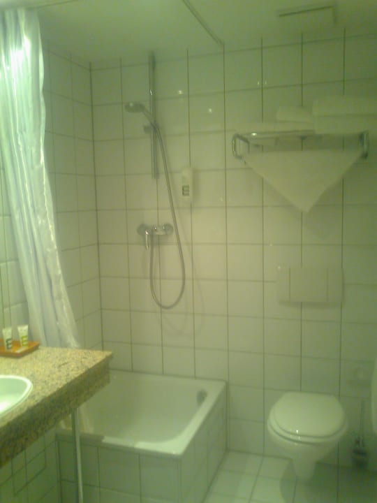 Bad mit Dusche AKZENT Hotel Aufkirchen