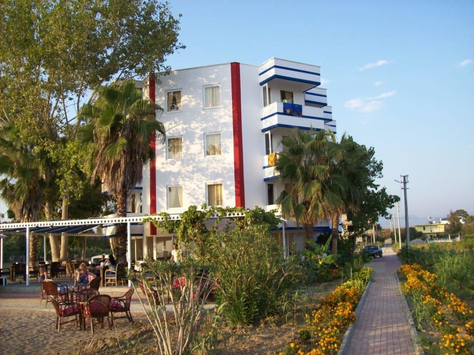 Rückansicht vom Hotel Skys Hotel