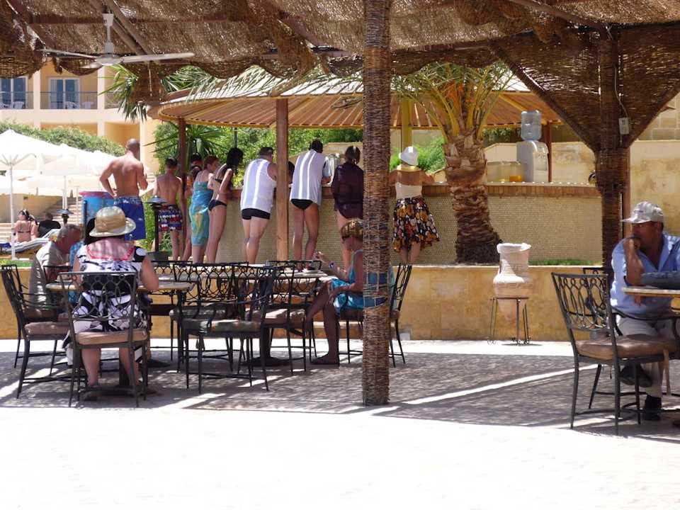 Bar przy basenie La Playa Beach Resort Taba