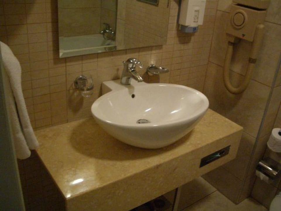 Waschbecken im DZ Hotel Calypso Beach