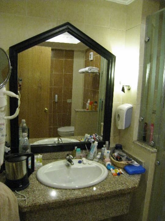 Waschtisch im Economy Zimmer Pickalbatros Royal Moderna Resort-Sharm El Sheikh