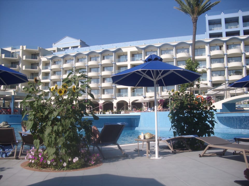 Außenansicht vom Pool Atrium Platinum Luxury Resort Hotel & Spa