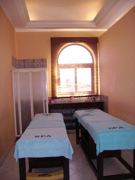 I lettini per massaggi nella spa Stella Beach Resort & Spa Makadi Bay