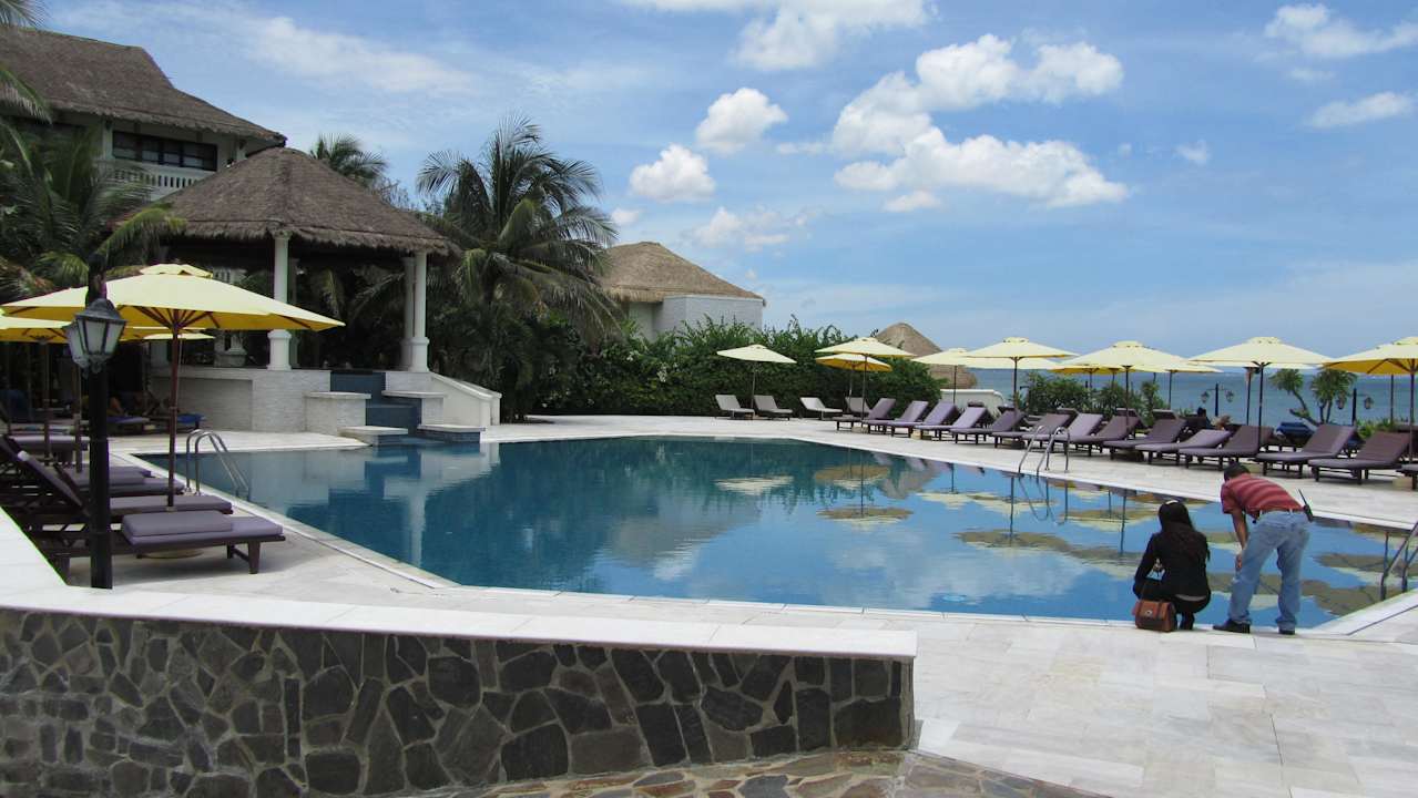  General View of Pool Allezboo Beach Resort & Spa