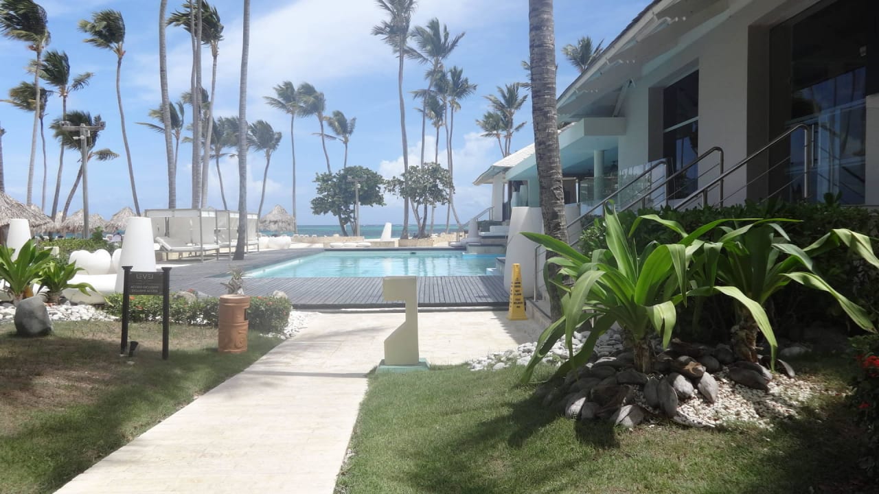 Level Quatro und Pool Meliá Caribe Beach Resort-All Inclusive