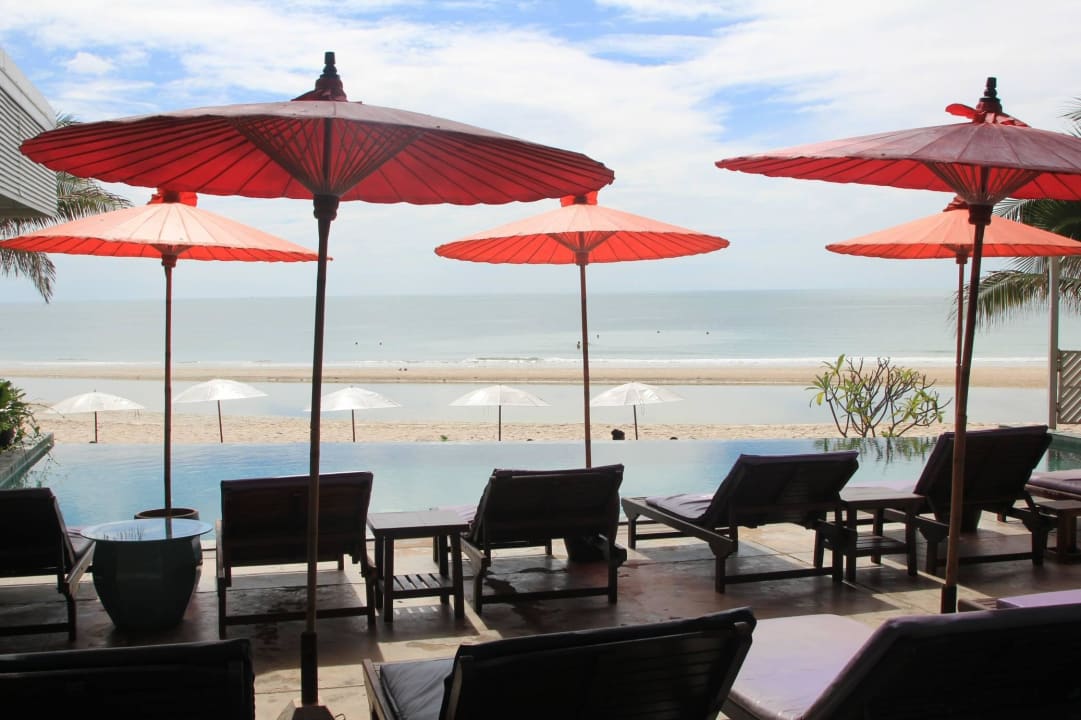 Pool mit Blick aufs Meer Laksasubha Hua Hin