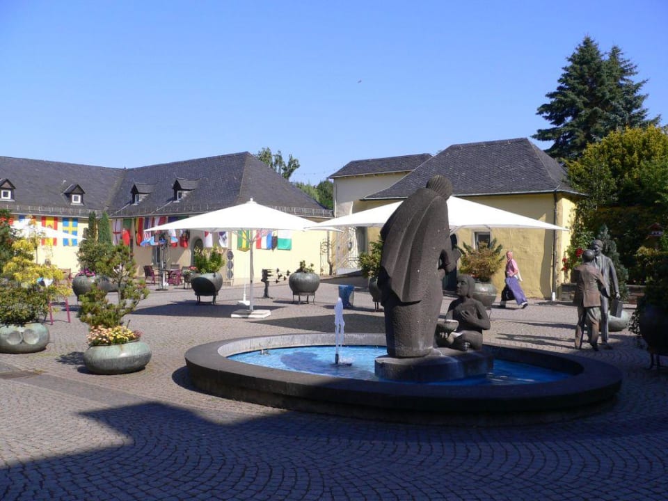 Innenhof Hotel Klostergut Jakobsberg