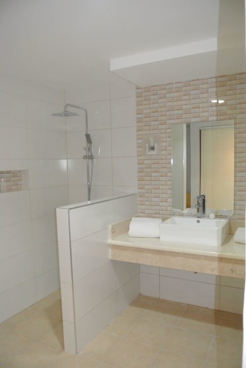 Renoviertes Bad Memories Caribe Beach Resort