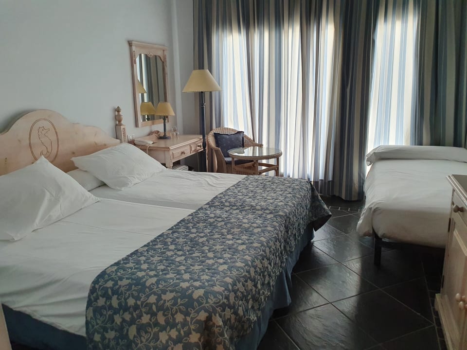 Zimmer Seaside Hotel Los Jameos