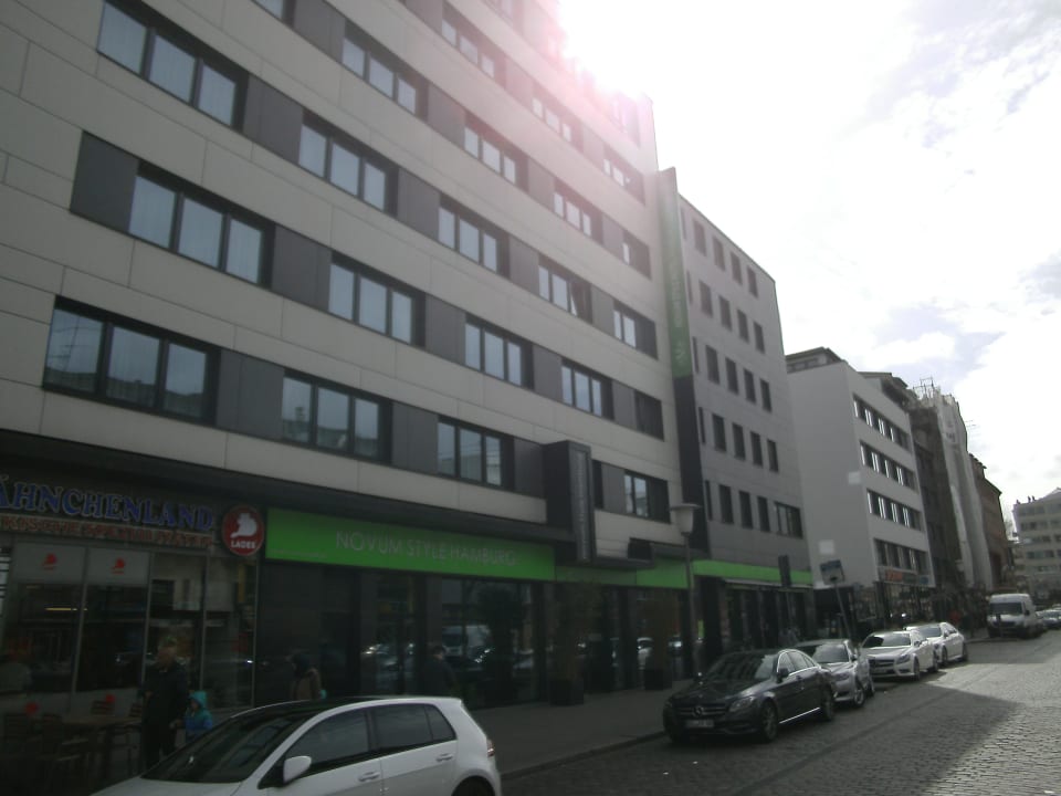 Außenansicht Holiday Inn - the niu, Fusion Hamburg St. Georg