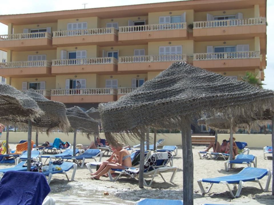 Blick vom Strand zum Hotel Grupotel Dunamar