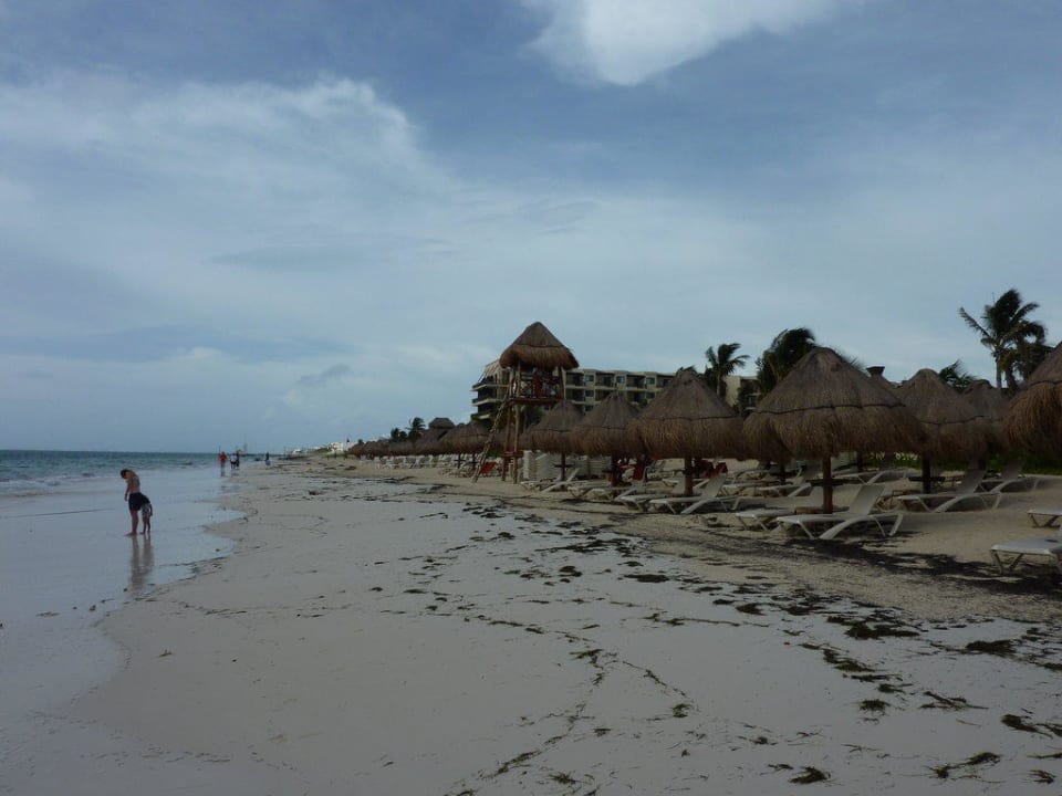 Strand nach stürmischer Nacht  Dreams Riviera Cancun Resort & Spa