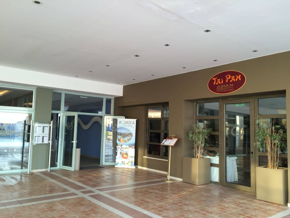 Eingang zum Haupthaus Porto Bello Royal