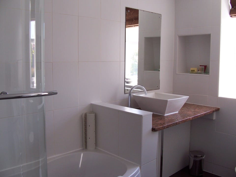 Bad zu Zimmer Nr. 19 Hotel Duke of Normandie