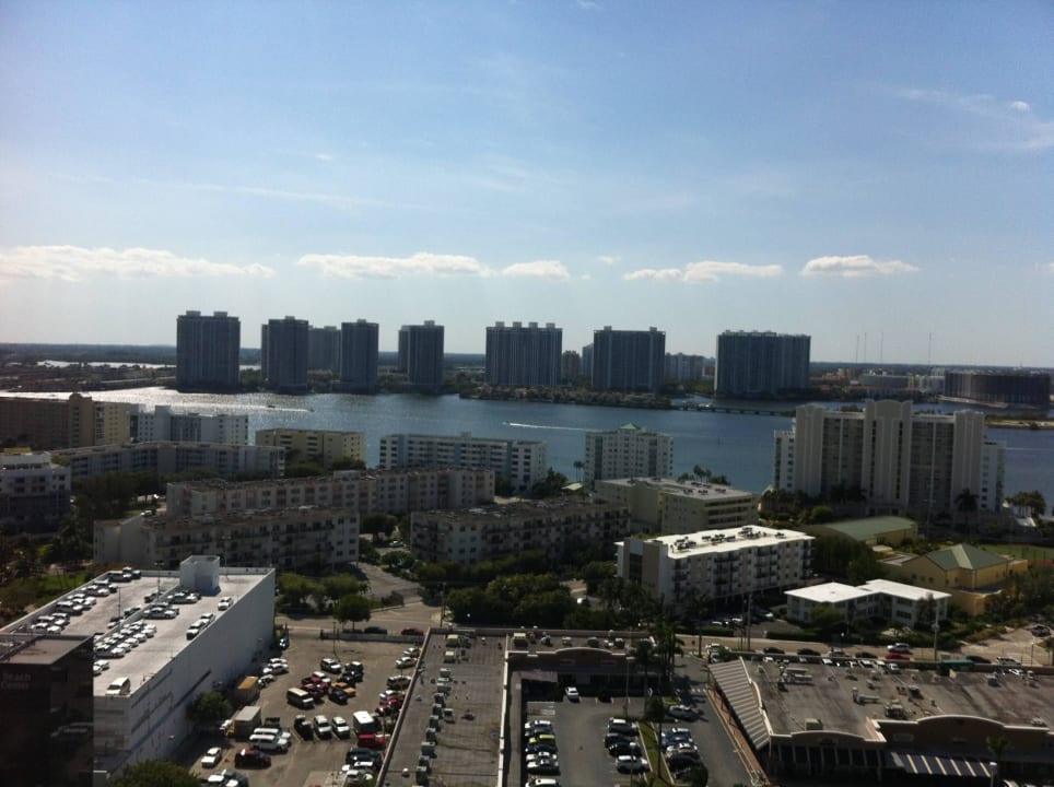Blick auf Bucht und Umgebung Trump International Beach Resort