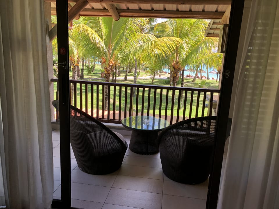 Ausblick Crystals Beach Resort Belle Mare, a member of Radisson Individuals