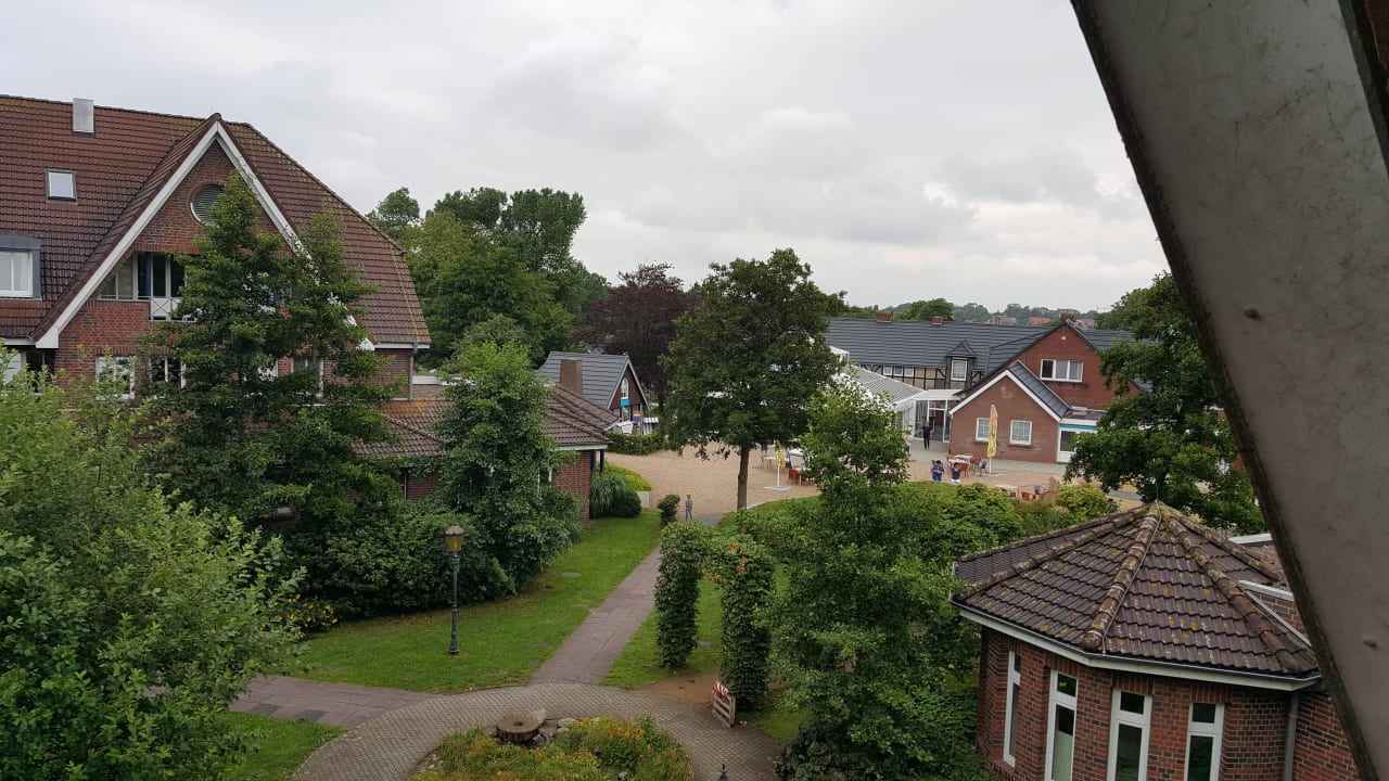 Blick aus dem Zimmer in den Innenhof DJH Resort Neuharlingersiel