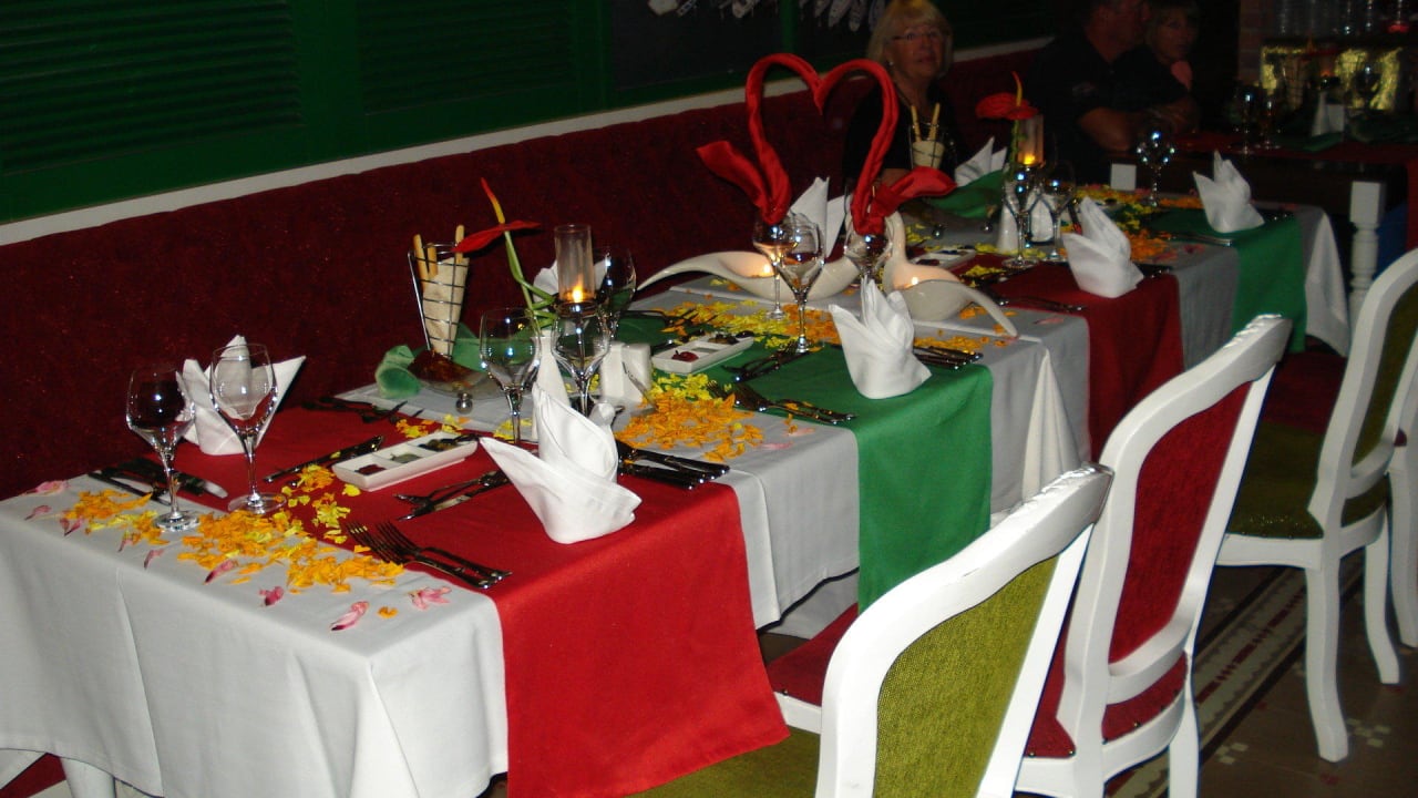 Schön geschmückter Geburtstagstisch beim Italiener Diamond Excellence Resort & Spa
