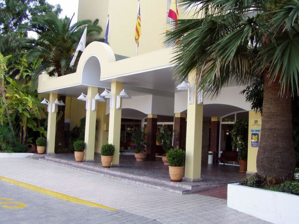 Eingang Hotel Iberostar Waves Ciudad Blanca