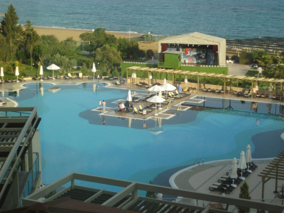 Uitzicht zwembad & amfitheater Arcanus Hotels Sorgun