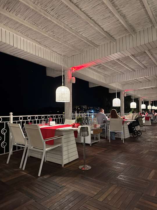 Gastro Rubi Platinum Spa Resort & Suites
