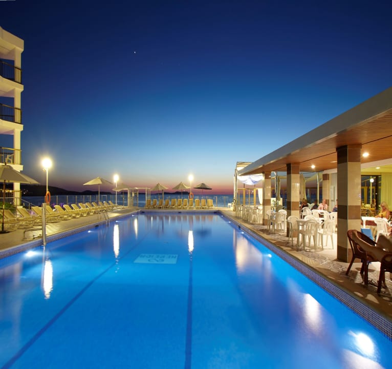 Pool Nereida Aparthotel