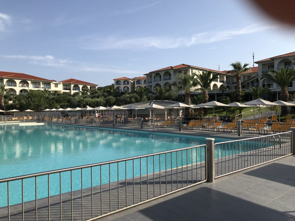 Pool Akrathos Beach Hotel