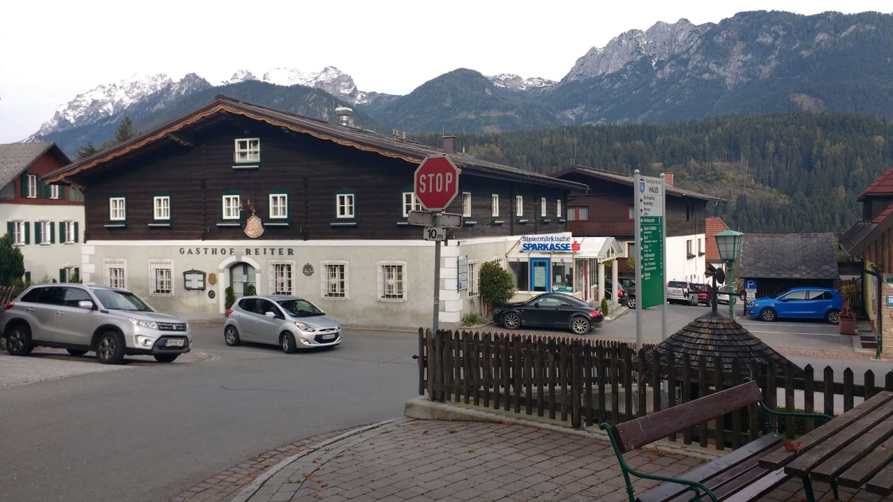 Straßenseitig mit Dachsteinblick Reiters Wohlfühlhotel