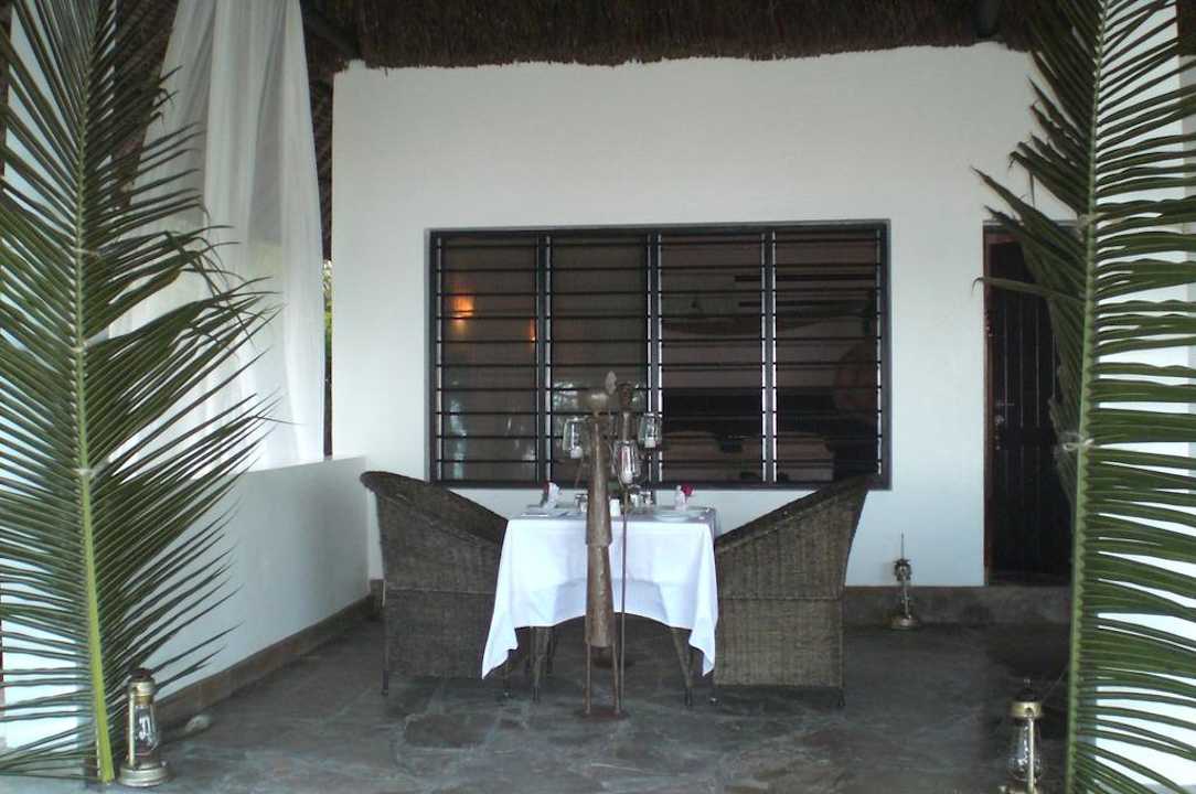 Erste Vorbereitungen für unser Abschlussessen Hotel Karibuni Rafiki Beach Resort