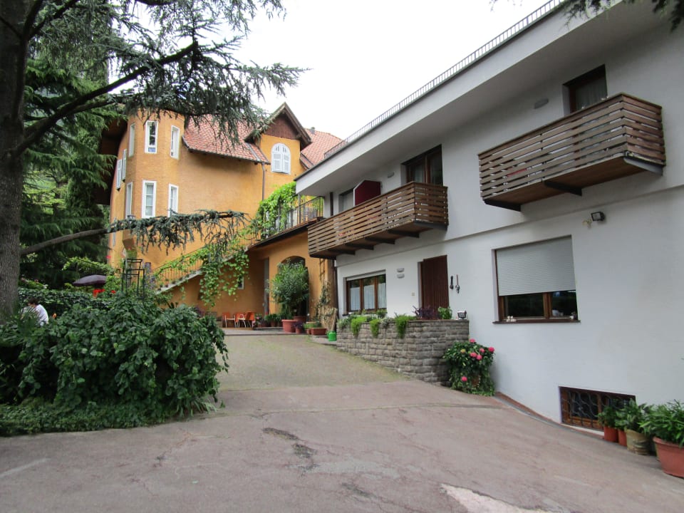 Traminer Klause von außen Residence Traminer Klause Ferienwohnungen